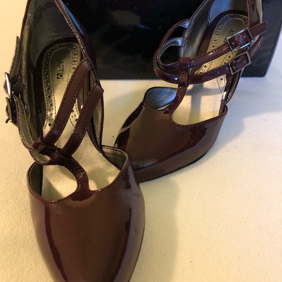 Apt. 9 burgundy heels size 6. - Picture 6 of 6